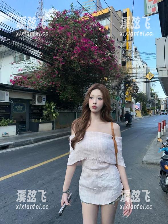 718.sx 718.sx视频大串烧:瓜田里的追剧小白兔