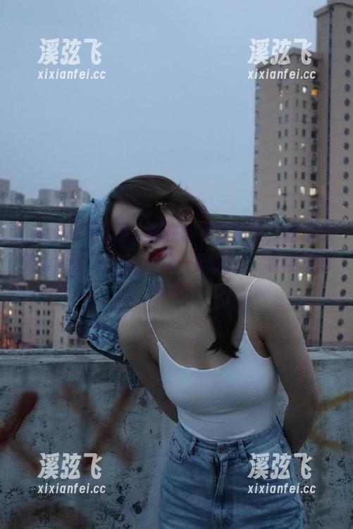 别人都在聊《某某》，我却深陷www.hl10.co这一款app，看傻眼的节奏！