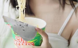 zztt黑料最近在哪溜达?传送门为你孤勇开路。