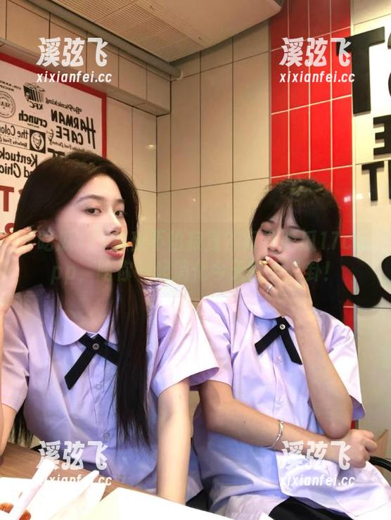 吃瓜17 深夜不怕寂寞?打开吃瓜17capp,陪你一起消化今天的小八卦!