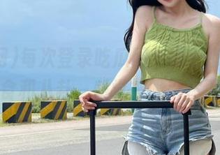 每次登录吃瓜网，探长都在神侃美食和八卦，感觉被吸引住了～