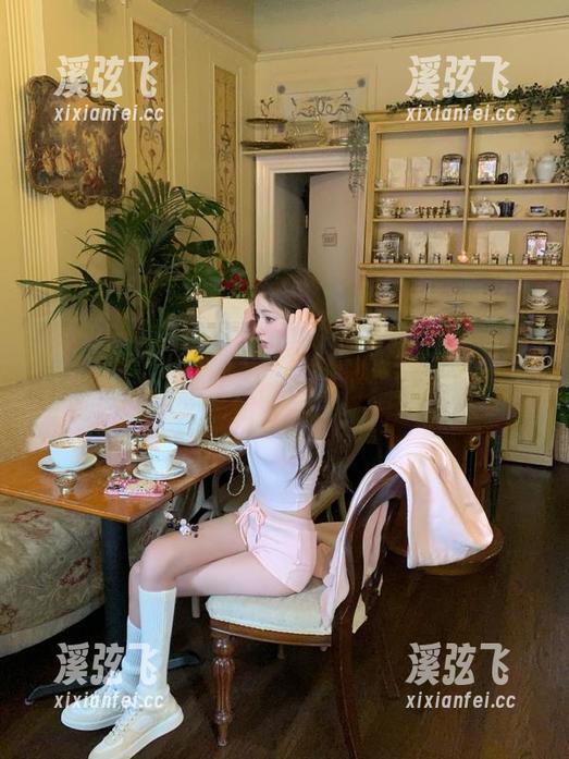 观看国产黑料，甚至开始期待角色间的“肢体博弈”，细节入微。
