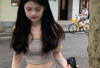 最新鲜的八卦就在“我要吃瓜网”苹果版，快点儿让我追追！