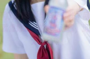 这“黑料不打烊”网站里的新闻，就像好友间的八卦透露，沉醉其中无法自拔