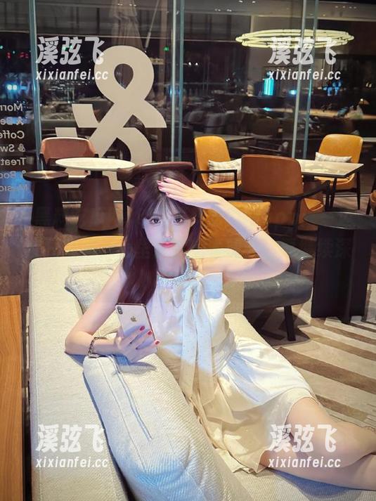 857黑料吃瓜网app：一边疯狂刷新，心里默默想着明天还要继续深扒