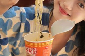 视频让人一脸懵逼，再次登录黑料吃瓜网页，今天要来点不一样的。